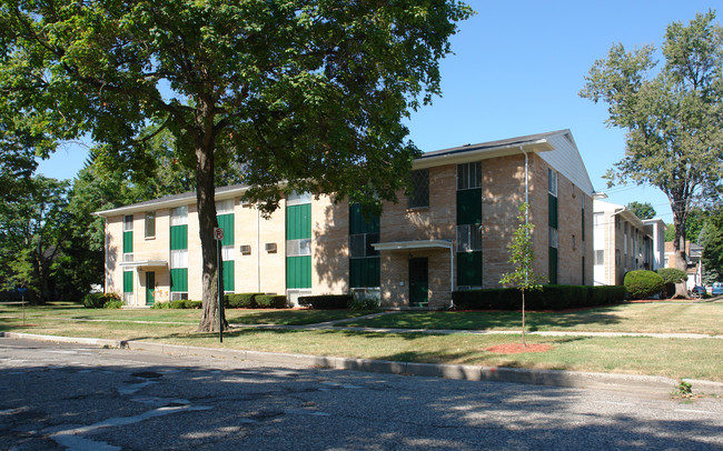 River Street Apartments in Lansing, MI - Building Photo - Building Photo