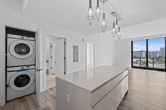 101 Diplomat Pkwy, Unit 604 in Hallandale Beach, FL - Building Photo - Building Photo