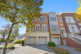 1 Intrepid Pl in Jersey City, NJ - Building Photo