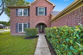 2018 Village Ct Ln in Rosenberg, TX - Building Photo - Building Photo