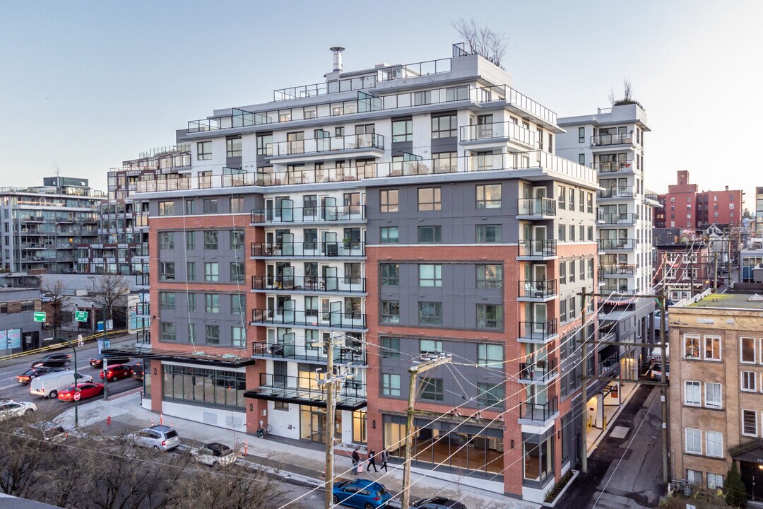 2221 Main St in Vancouver, BC - Building Photo