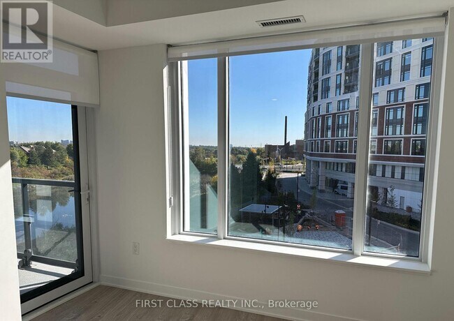 2495 Eglinton Ave W in Mississauga, ON - Building Photo - Building Photo