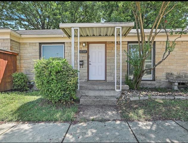 property at 6950 Hillcrest Ave