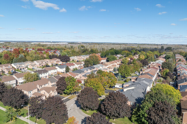 10 Gates Cres in Ajax, ON - Building Photo - Building Photo