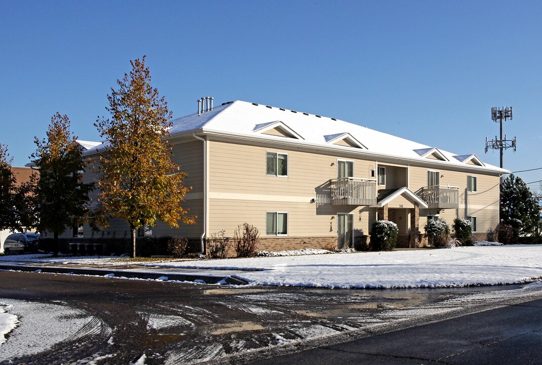 745 County Road D E in Vadnais Heights, MN - Foto de edificio