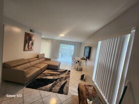 5884 Dewberry Way in West Palm Beach, FL - Building Photo
