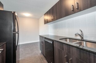 WestWynd in Edmonton, AB - Building Photo