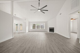 1127 St John Dr in Pearland, TX - Building Photo - Building Photo