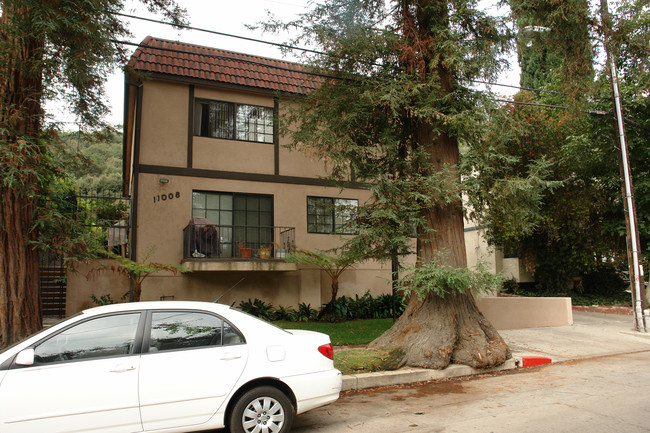 11008 Fruitland Dr in Studio City, CA - Building Photo - Building Photo