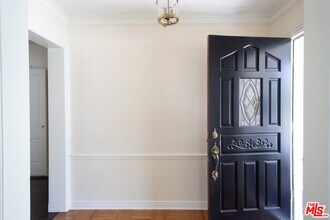 4615 Allott Ave in Los Angeles, CA - Building Photo - Building Photo
