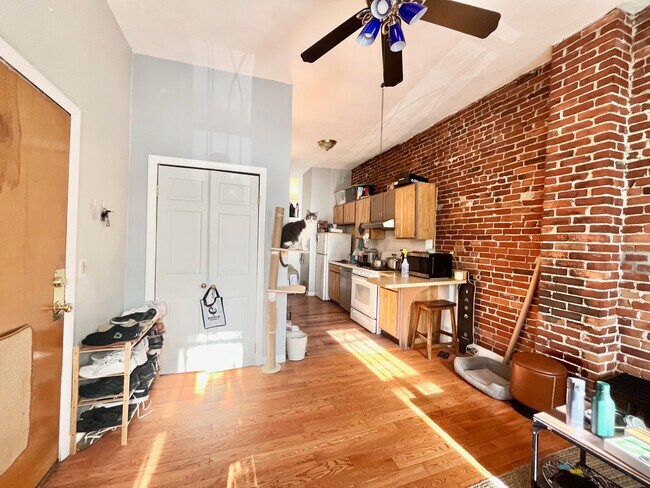 71 Windsor St, Unit 1A in Boston, MA - Building Photo - Building Photo