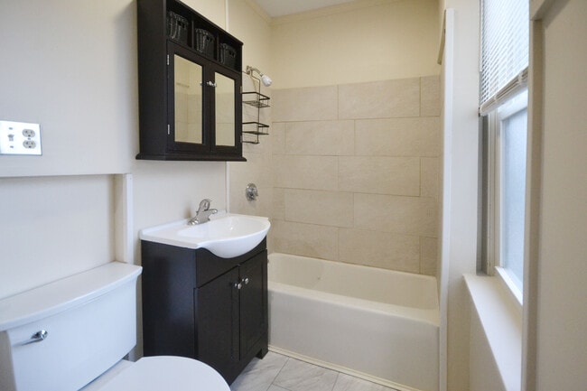 143 Arlington St, Unit First Floor in Framingham, MA - Building Photo - Building Photo