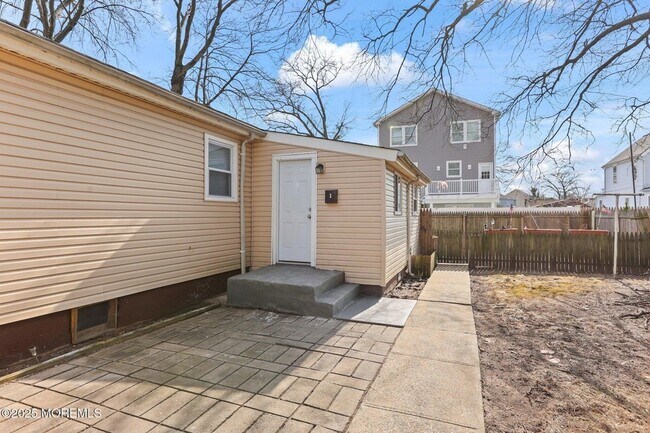 42 Center Ave, Unit 2 in Keansburg, NJ - Building Photo - Building Photo