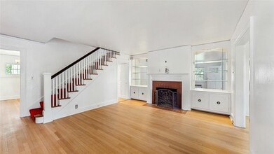 460 Carol Pl in Pelham Manor, NY - Building Photo - Building Photo