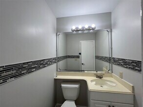 15 Sandpebble Dr in The Woodlands, TX - Building Photo - Building Photo