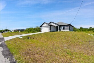 524 Kingsbury Ln in Lehigh Acres, FL - Building Photo - Building Photo