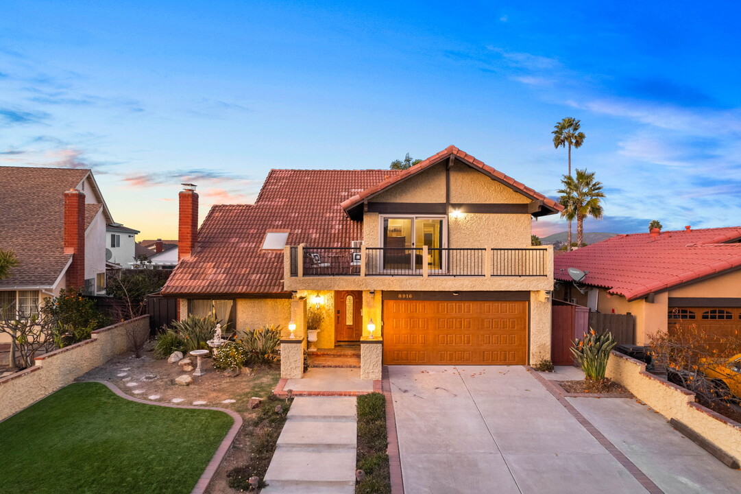 8916 Capricorn Way in San Diego, CA - Building Photo