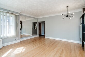 8040 S Clyde Ave in Chicago, IL - Building Photo - Building Photo