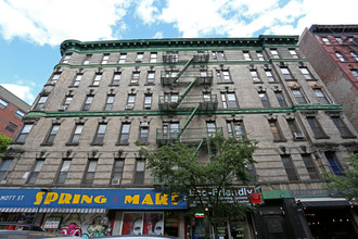 202 Mott St in New York, NY - Building Photo - Building Photo