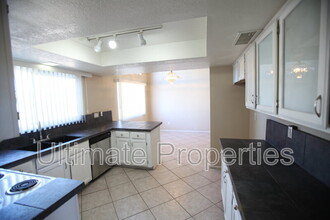 6337 W Turquoise Ave in Glendale, AZ - Foto de edificio - Building Photo