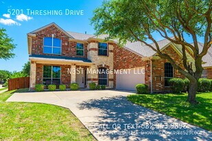 5201 Threshing Dr in Fort Worth, TX - Building Photo