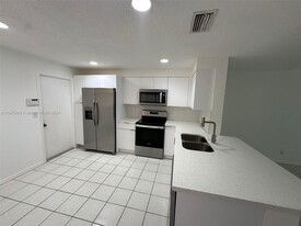 1401 Veracruz Ln in Weston, FL - Building Photo - Building Photo