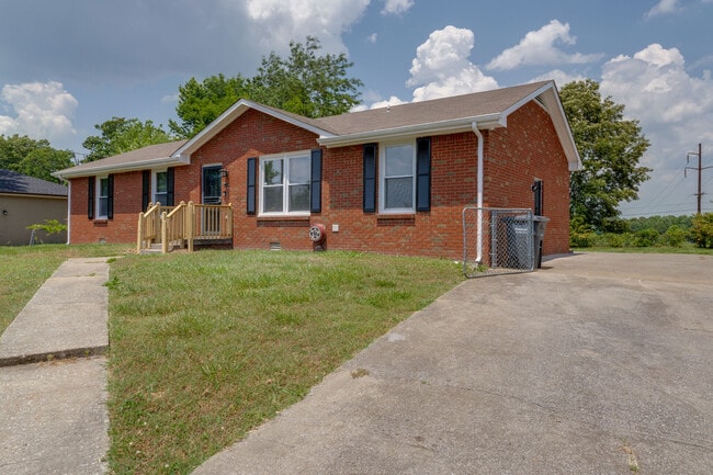 323 Carter Rd in Clarksville, TN - Building Photo - Building Photo