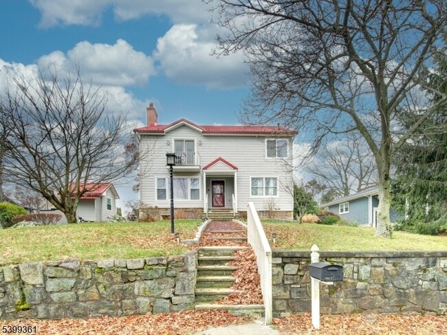 property at 2 Papakating Rd