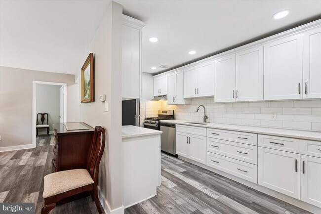 11907 Parklawn Dr in Rockville, MD - Foto de edificio - Building Photo
