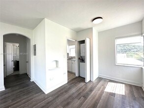 1910 Biarritz Dr in Miami, FL - Building Photo - Building Photo