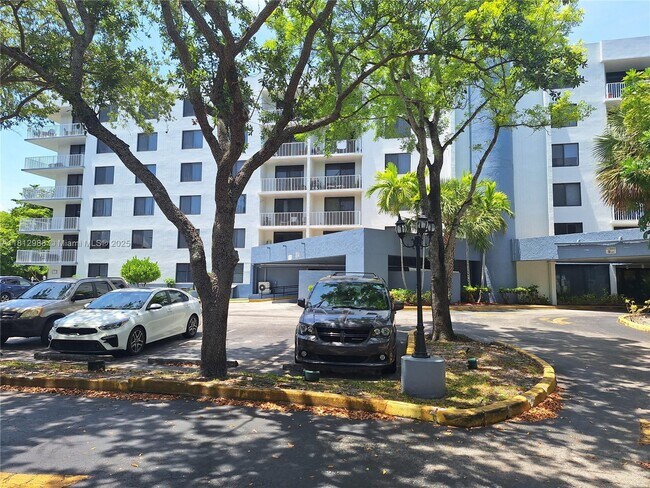 901 Hillcrest Dr in Hollywood, FL - Building Photo - Building Photo