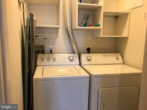 2663 MANHATTAN Pl-Unit -307 in Vienna, VA - Foto de edificio - Building Photo