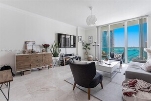 31 SE 5th St, Unit 3716 in Miami, FL - Building Photo