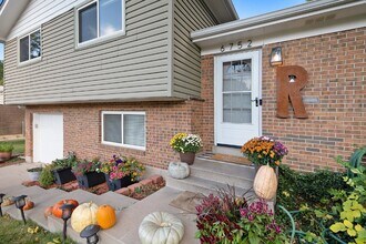 6752 S Downing Cir E in Centennial, CO - Building Photo - Building Photo