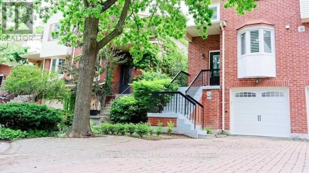 16 Normandy Pl in Oakville, ON - Building Photo