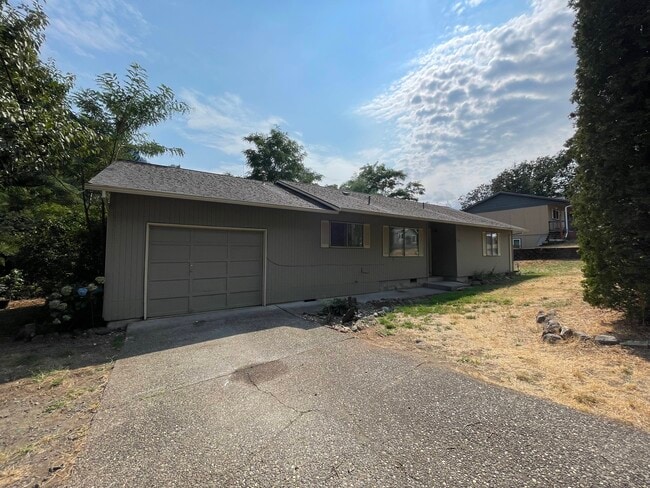 property at 100 SW Ruckel St