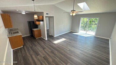 6512 Six Mile Ln in Louisville, KY - Building Photo - Building Photo