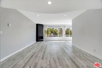 10823 Camarillo St in Los Angeles, CA - Building Photo - Building Photo