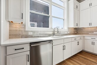 107 E 9th St in Columbia, TN - Foto de edificio - Building Photo