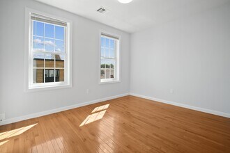 4 South St in Jersey City, NJ - Building Photo - Building Photo
