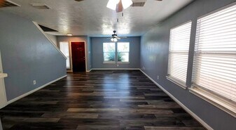 1213 Ruthven St, Unit 144 in Houston, TX - Building Photo