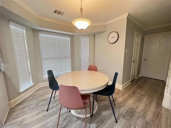 911 Montview Dr in Katy, TX - Foto de edificio - Building Photo