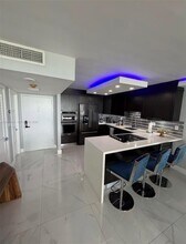 1420 Brickell Bay Dr in Miami, FL - Building Photo - Building Photo