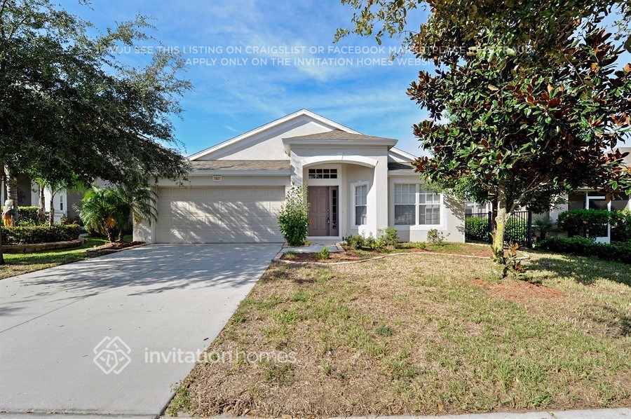 7657 Mariners Harbour Dr in Wesley Chapel, FL - Building Photo