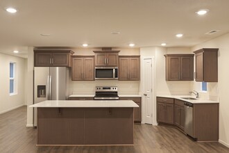 10066 W 9th Pl in Kennewick, WA - Building Photo - Building Photo