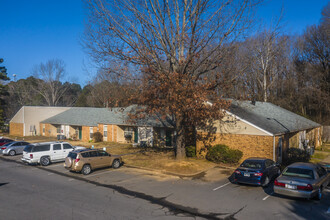 Village Green in Little Rock, AR - Building Photo - Building Photo