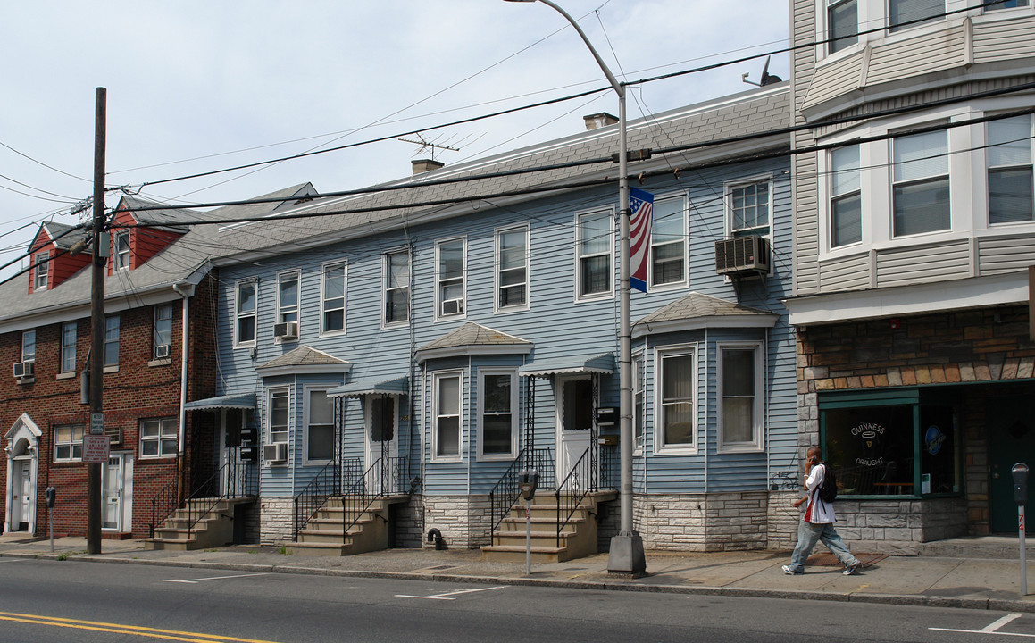 205-207 Frank E Rodgers Blvd in Harrison, NJ - Building Photo