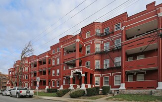 The Roslyn in Cincinnati, OH - Building Photo