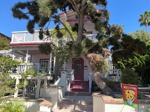 745 Stratford Dr in Encinitas, CA - Foto de edificio - Building Photo