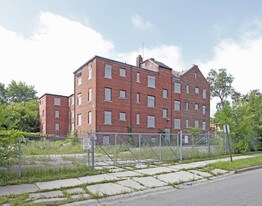 Seminole Apartments in Pontiac, MI - Building Photo